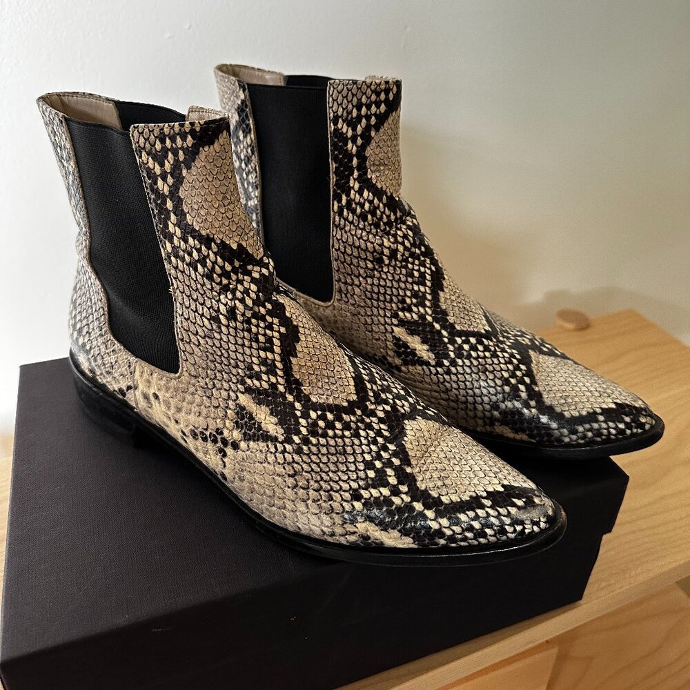 Freda Salvador Joan Chelsea Boots Size 8